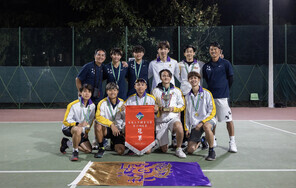 （後排左二及三）吳家朗及黃天智夥中文大學網球隊勇奪大專網球賽冠軍